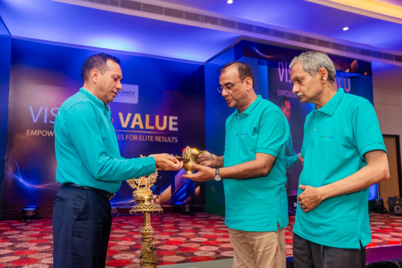 सानिमा रिलायन्स लाईफको  ‘भिजन टु भ्यालु २०८३' सम्पन्न, उत्कृष्ट कार्य तथा लक्ष्य हासिल गरेकालाई सम्मान